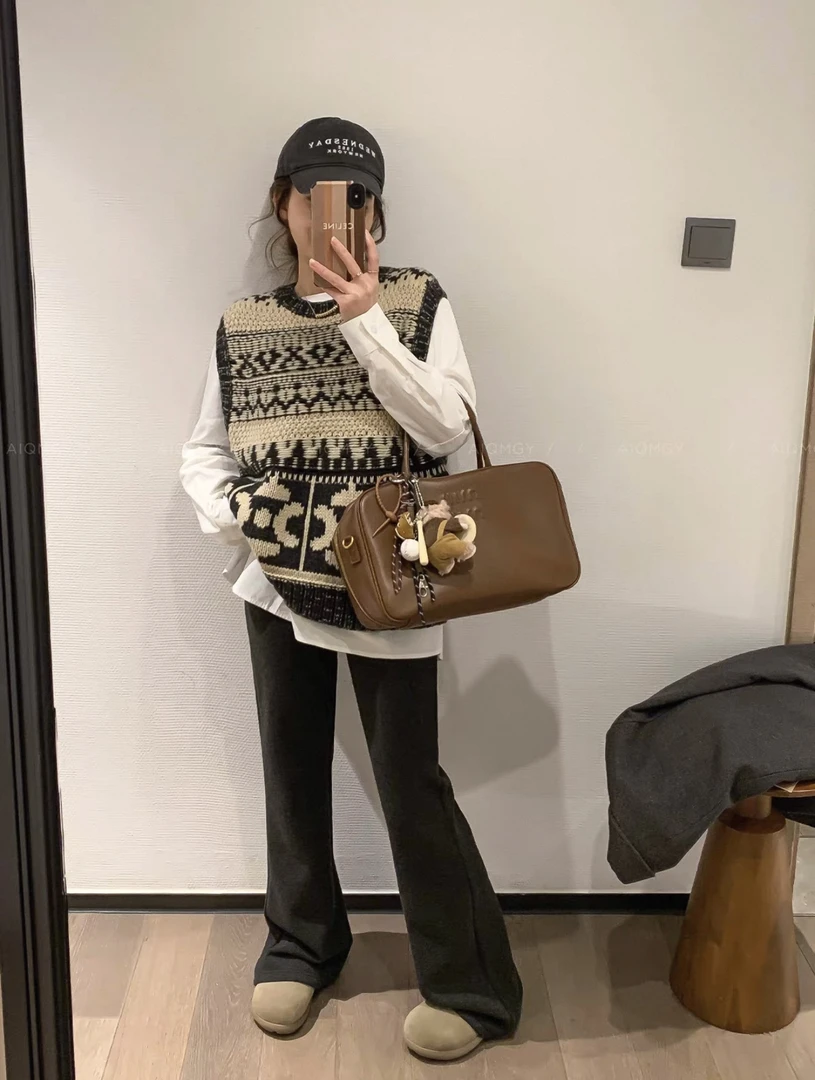 欧洲站复古提花圆领针织马甲女秋冬百搭时尚无袖叠穿坎肩毛衣背