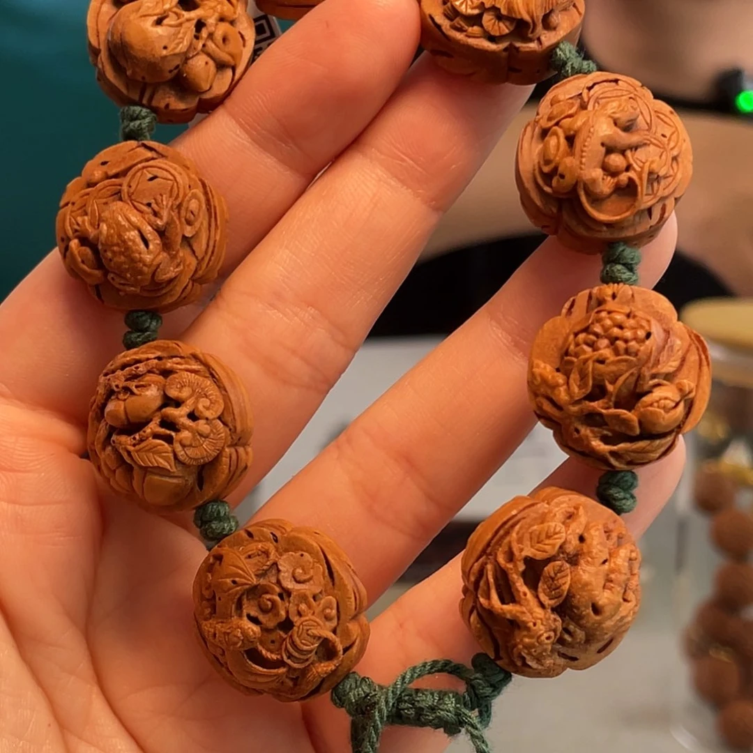 桃核八宝核雕作品