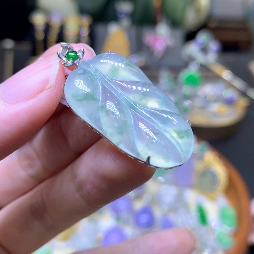 翡翠18K金镶嵌颈饰翡翠吊坠项链