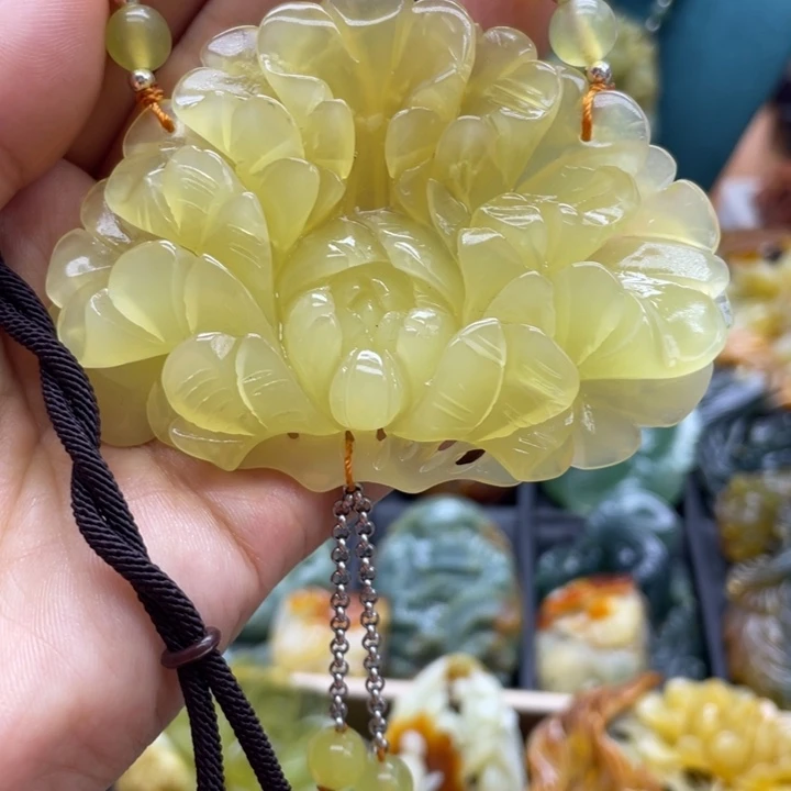 蛇纹石玉未镶嵌挂件