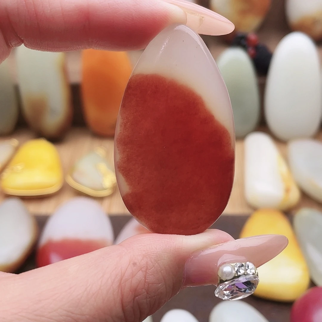 和田玉未镶嵌颈饰南**人