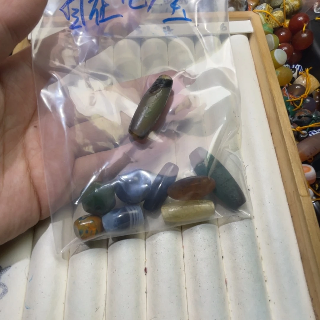 自***宝玛瑙/玉髓未镶嵌珠宝半成品