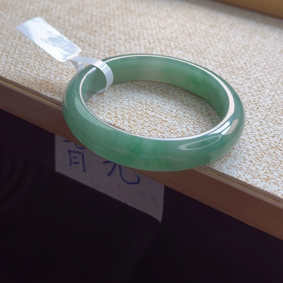 翡翠手镯未镶嵌手镯
