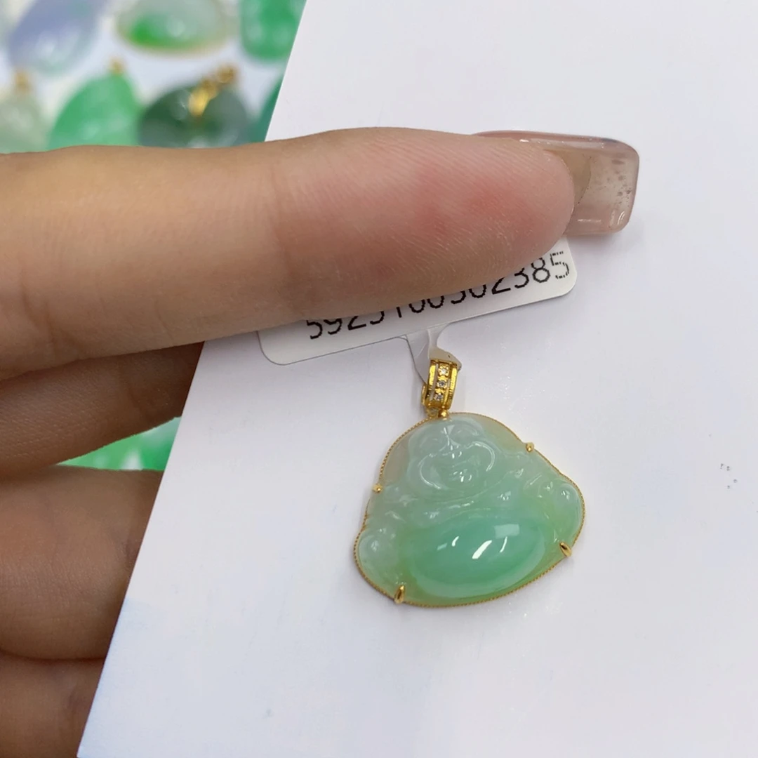 翡翠18K金镶嵌颈饰翡翠