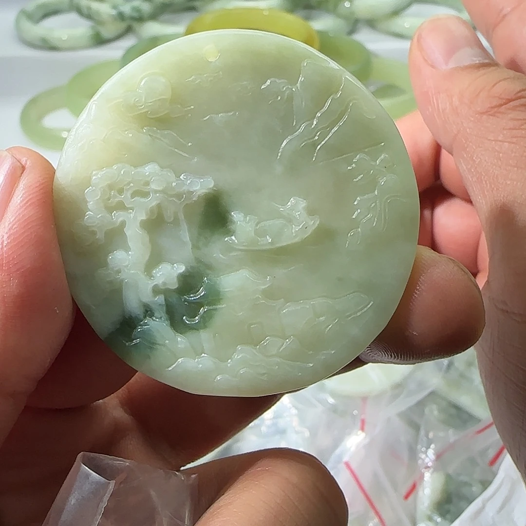 蛇纹石玉未镶嵌颈饰