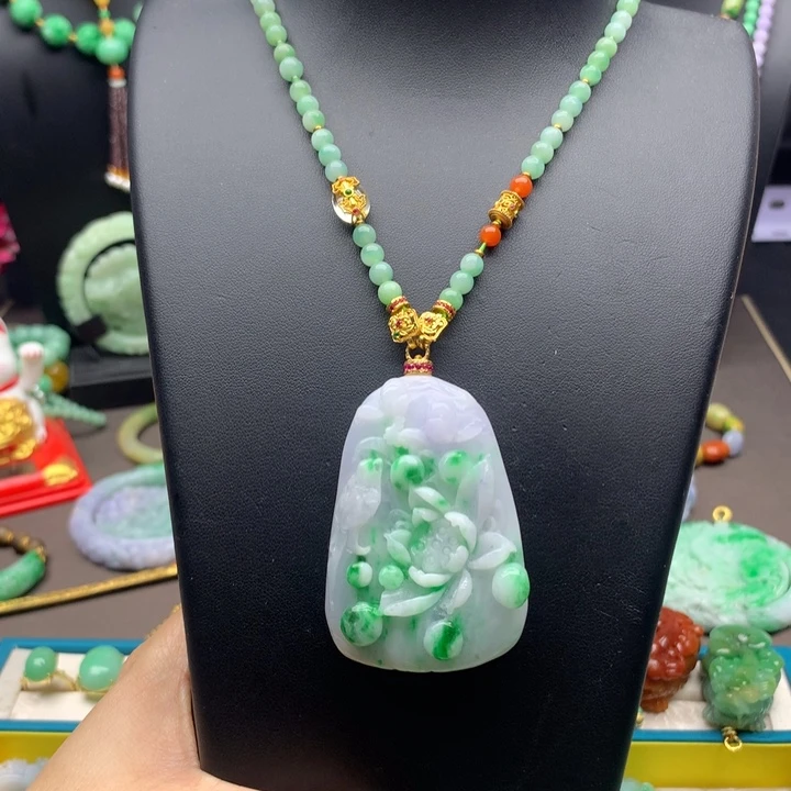 翡翠未镶嵌颈饰翡翠花牌