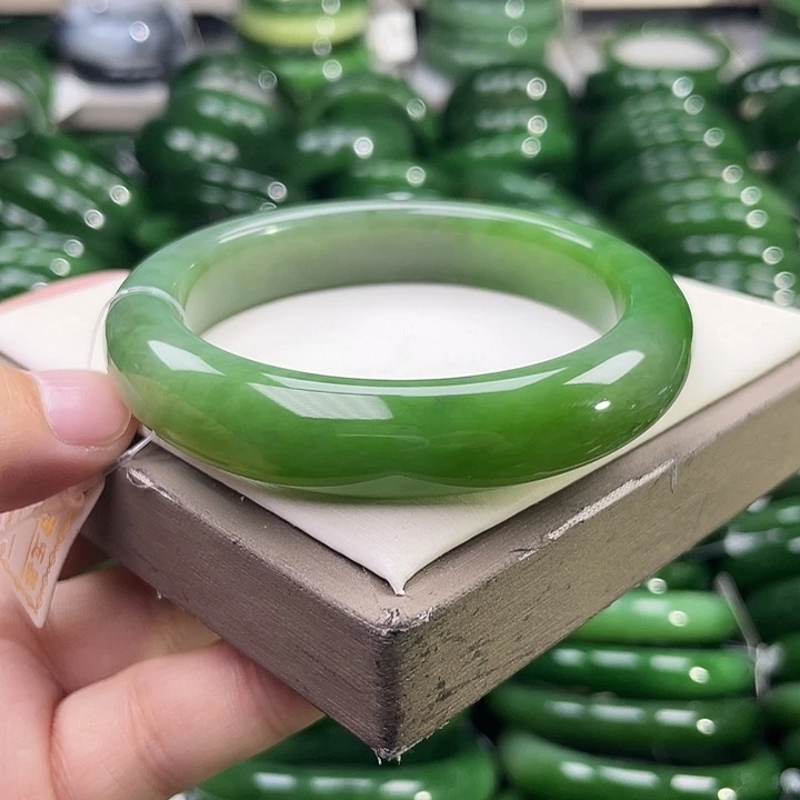 未镶嵌手镯和田玉（碧玉）