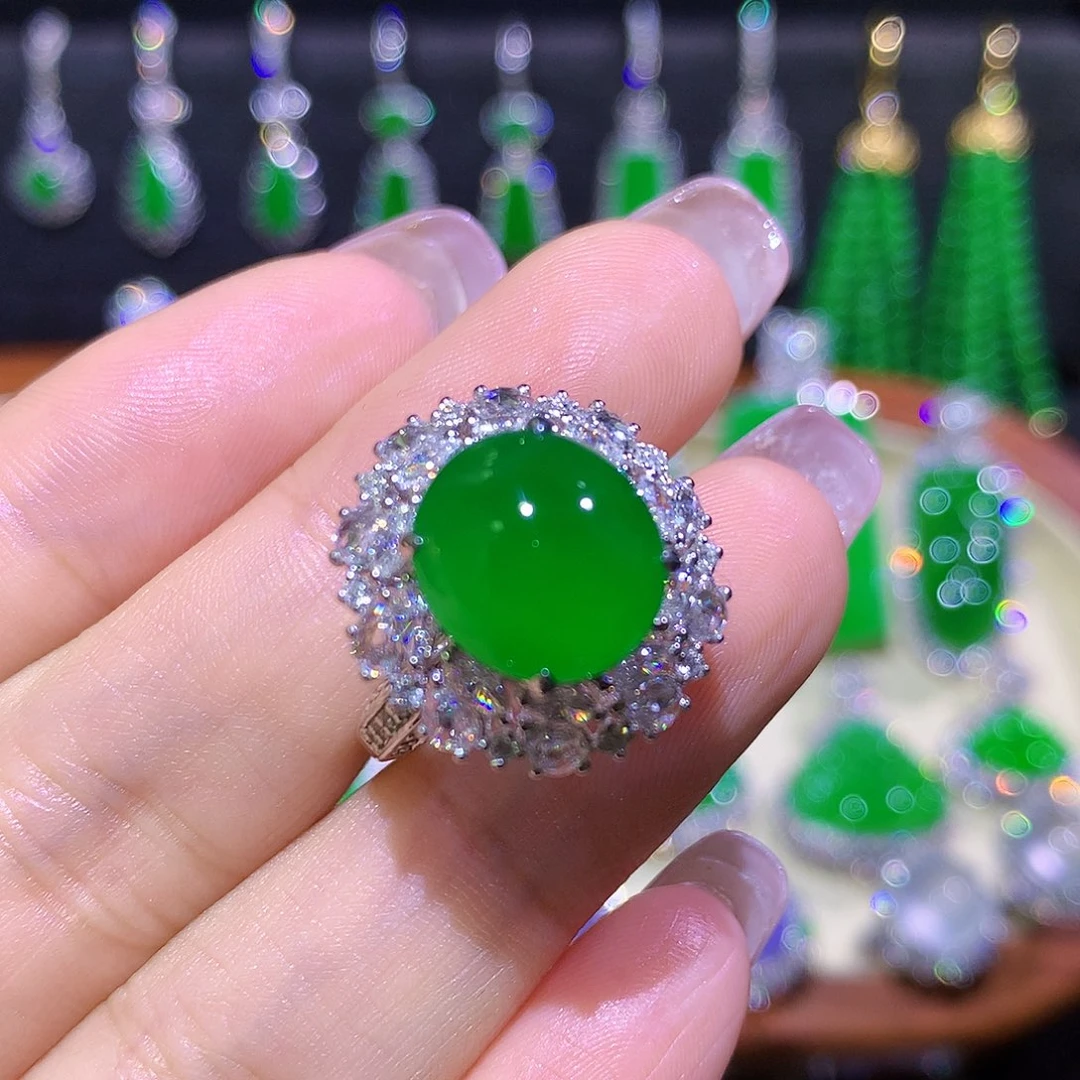 翡翠18K金镶嵌戒指高冰满绿