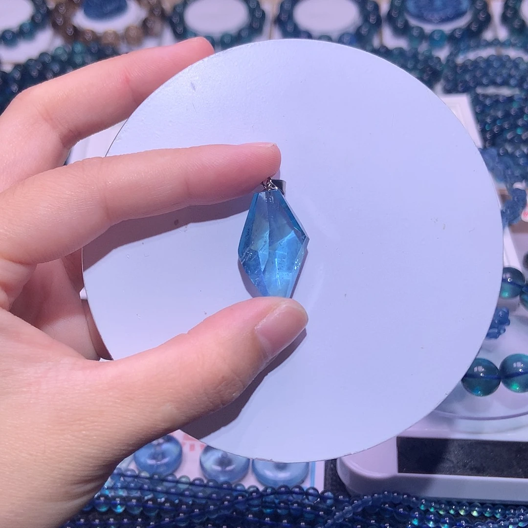 未镶嵌手串水晶海蓝宝多边随型吊坠200元