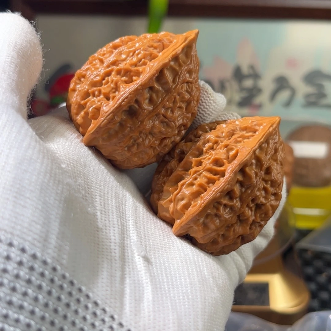 小***o文玩核桃吊坠金牛