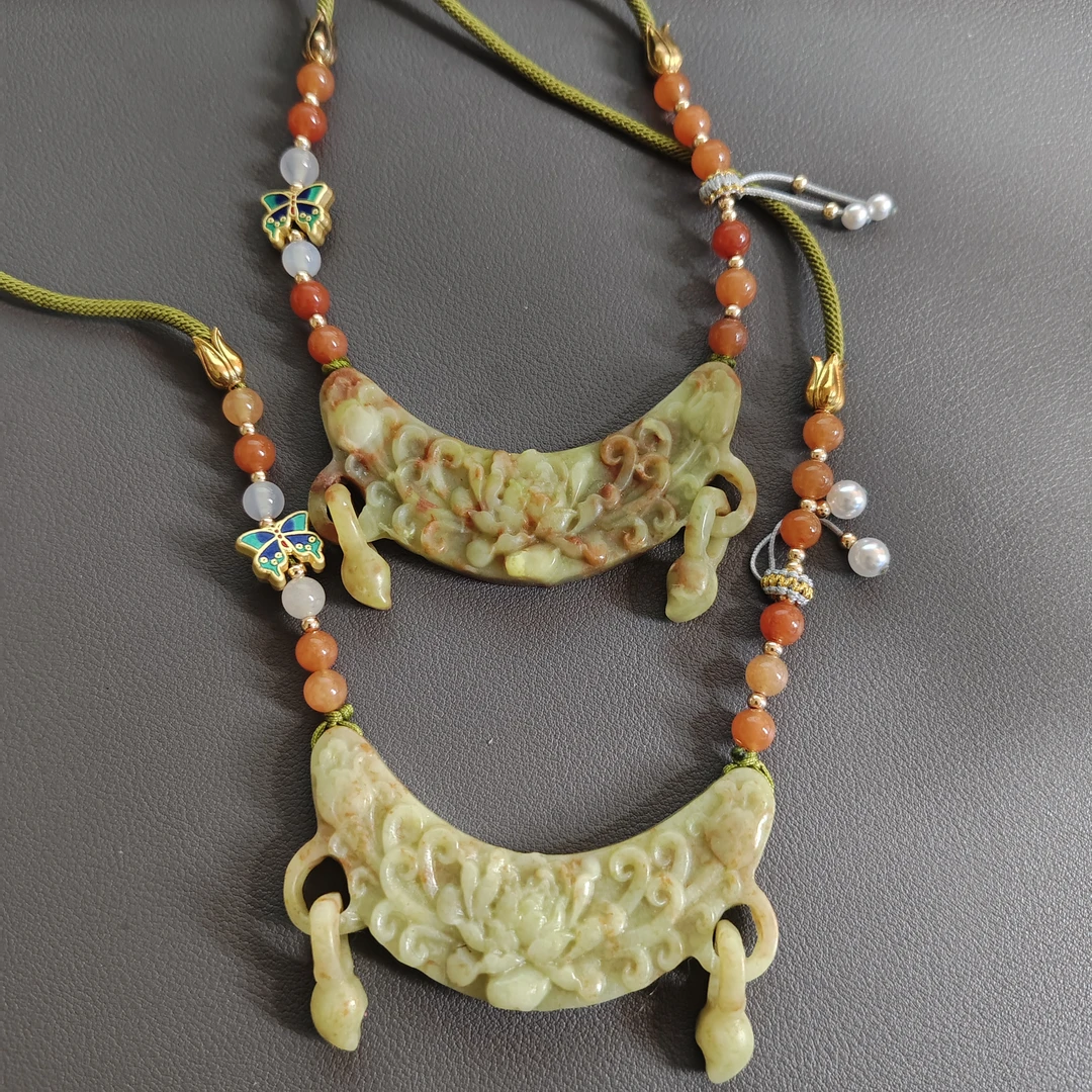 [0060]天然岫玉玉衡精美锁挂件项链多样性发其一