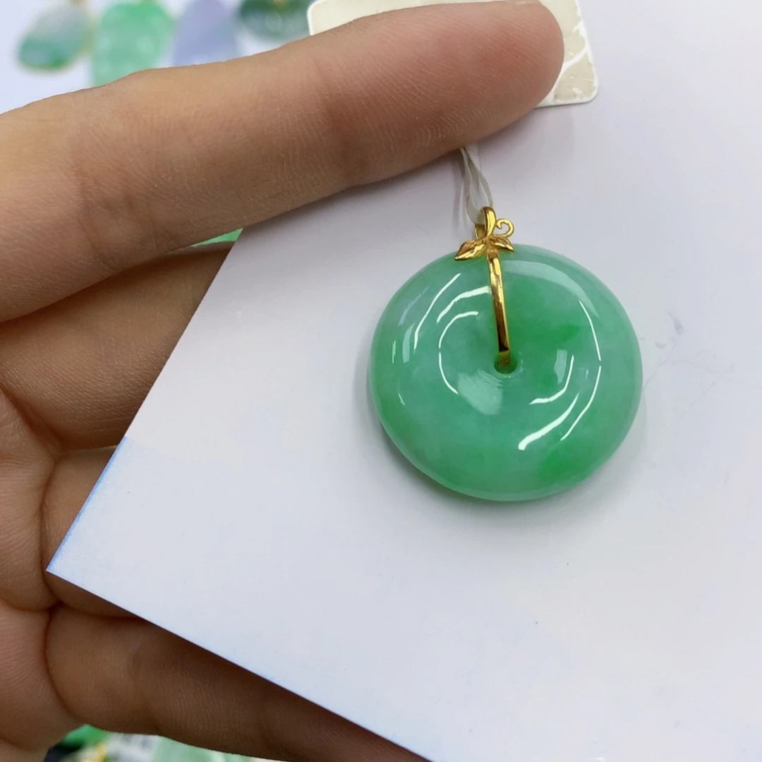 翡翠18K金镶嵌颈饰翡翠