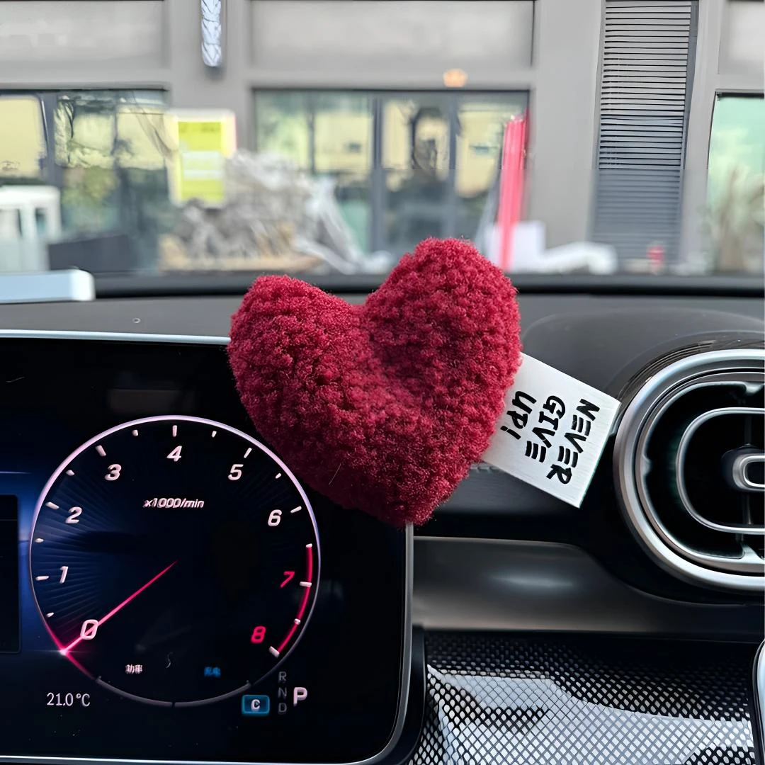 汽车毛绒爱心摆件心形可爱中控台车载摆件女生车内饰装外饰装饰品