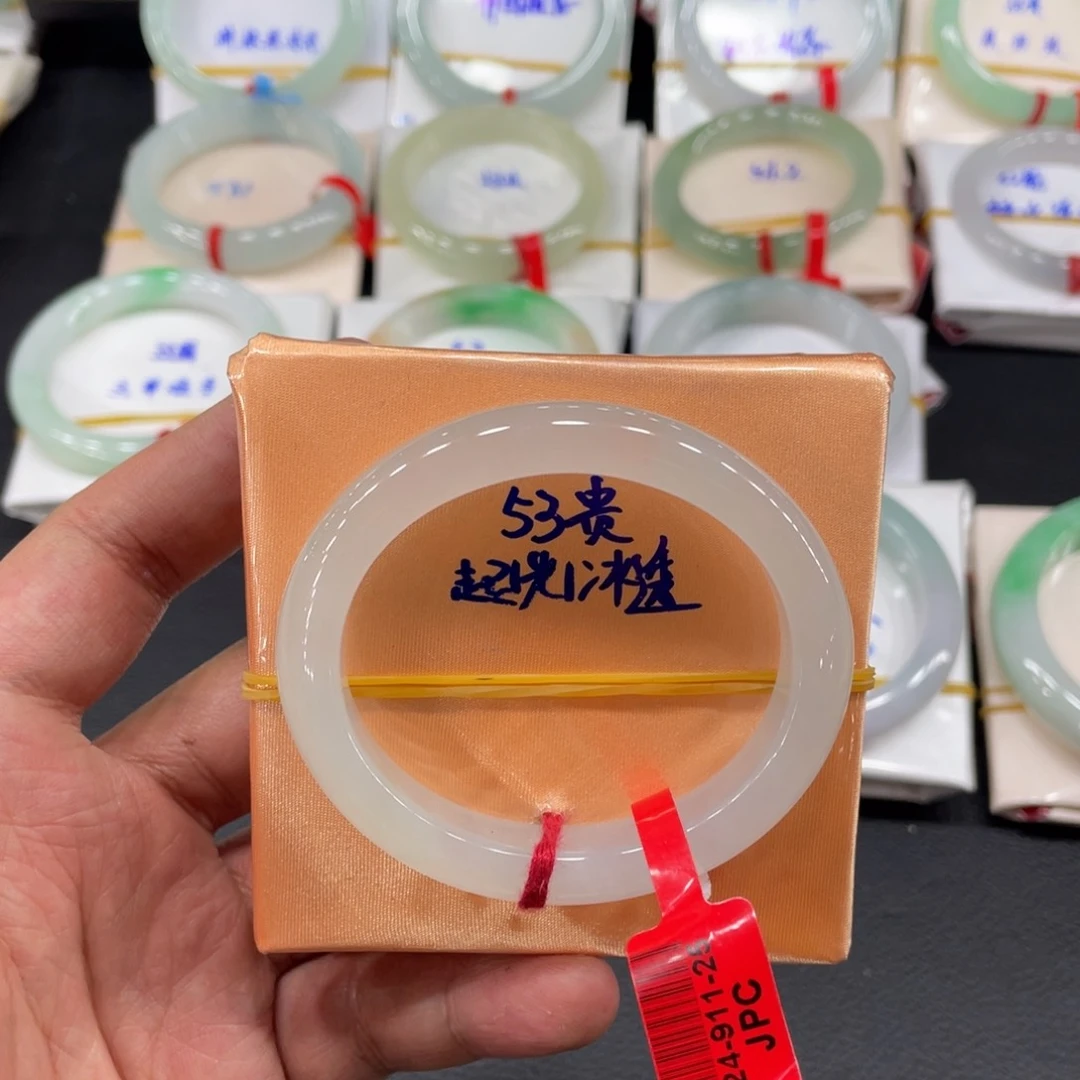翡翠手镯未镶嵌缅甸翡翠