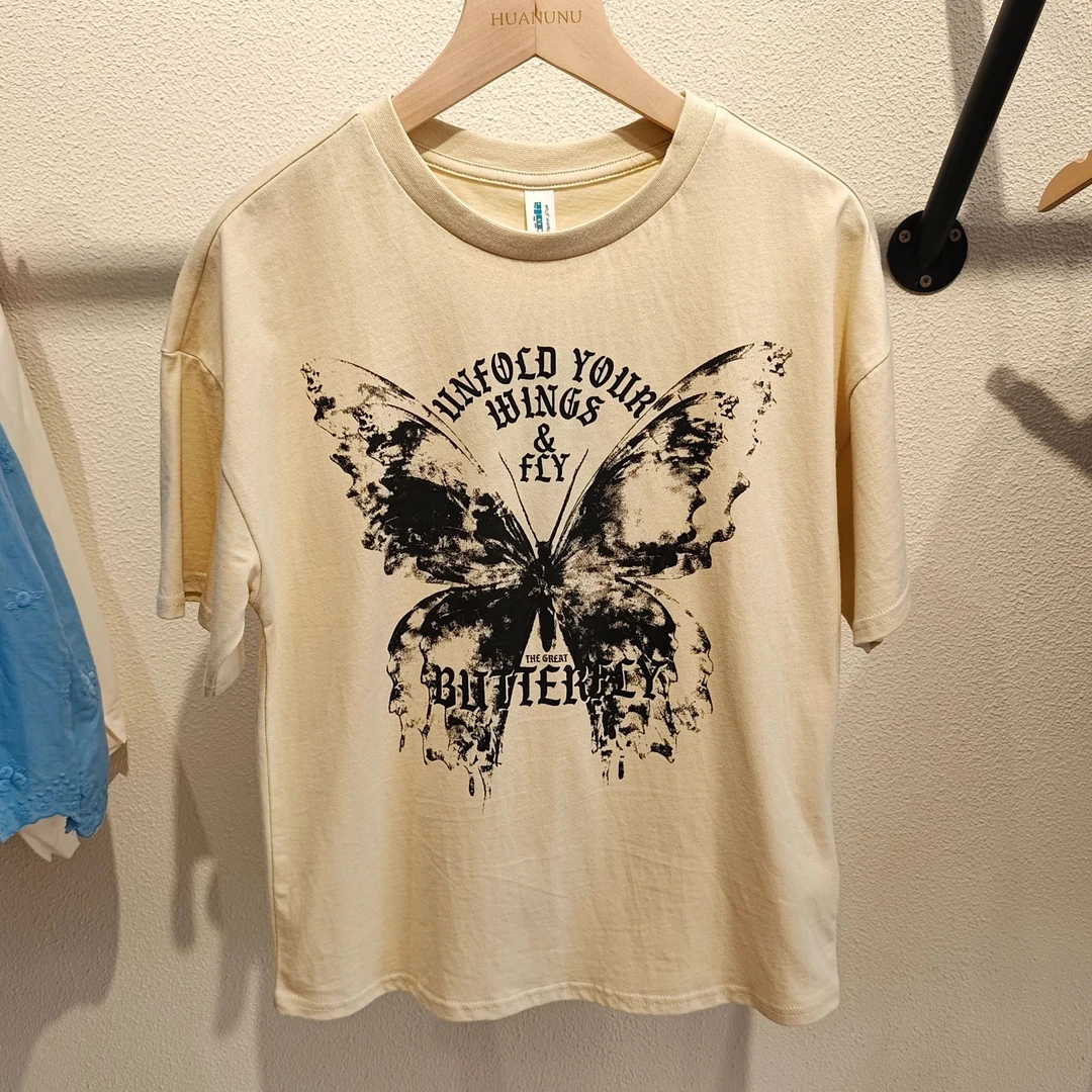 时尚浅咖色蝴蝶印花短袖T恤