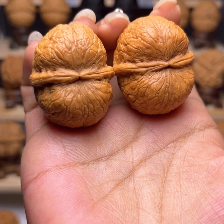 文玩核桃吊坠峭壁元宝M10