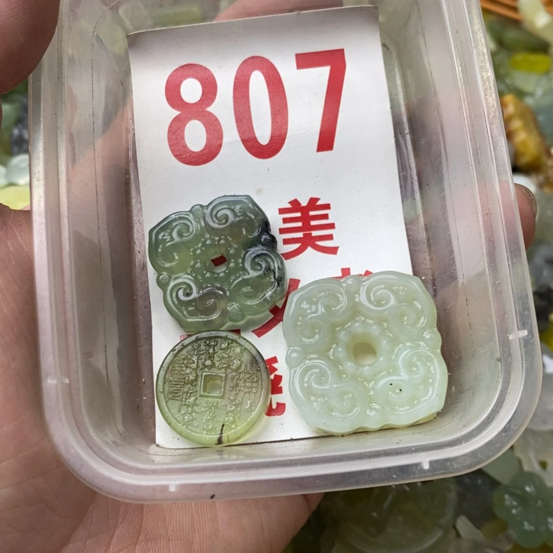 蛇纹石玉挂坠未镶嵌