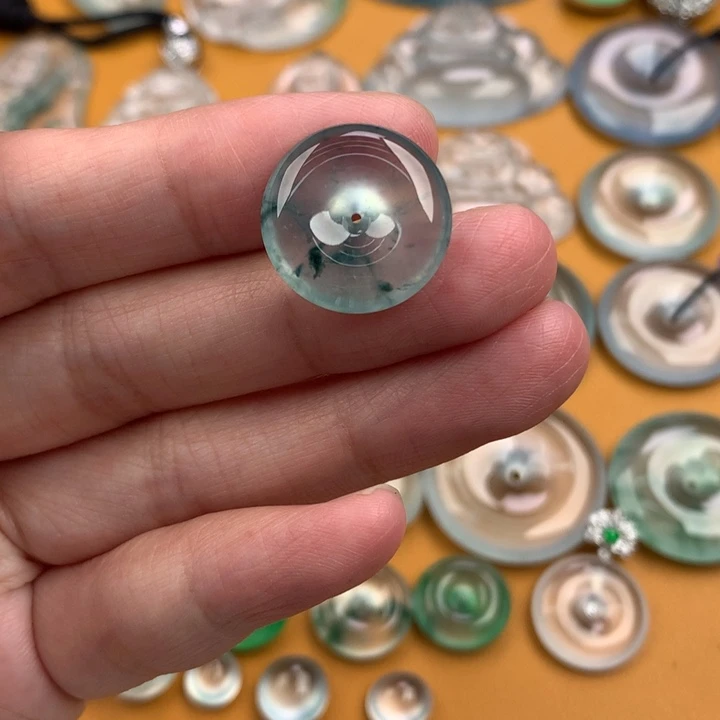 颈饰未镶嵌翡翠…