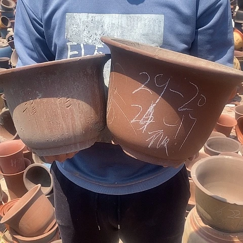 中国宜兴紫砂花盆＂