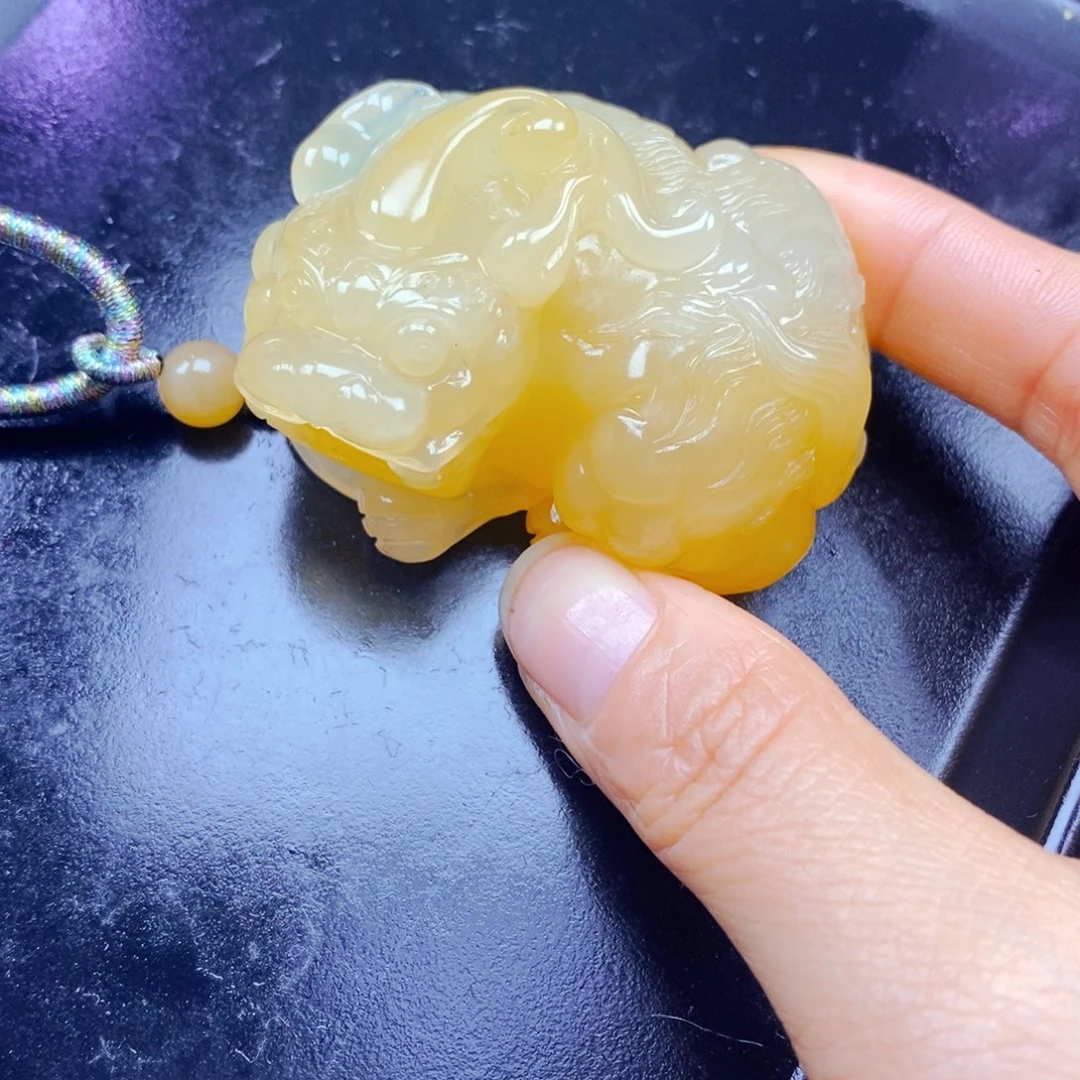 石英质玉（黄龙玉）未镶嵌颈饰