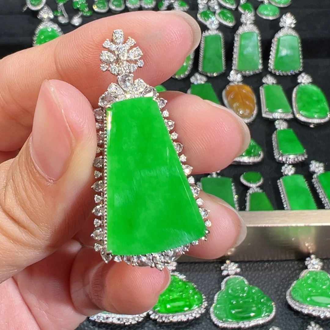 【闪购商品】翡翠吊坠(不含链)18K金镶嵌