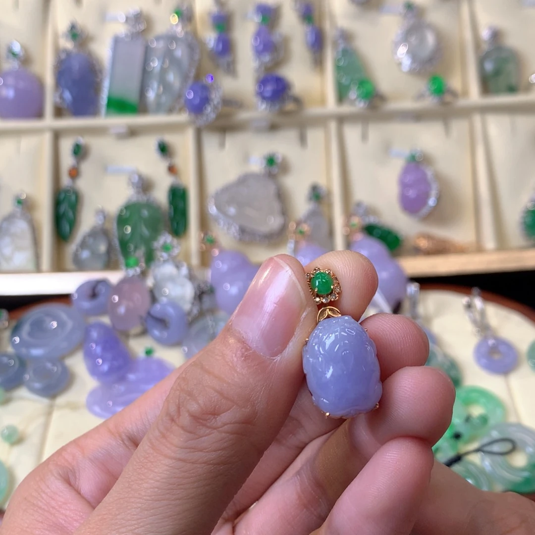 翡翠颈饰18K金镶嵌吊坠