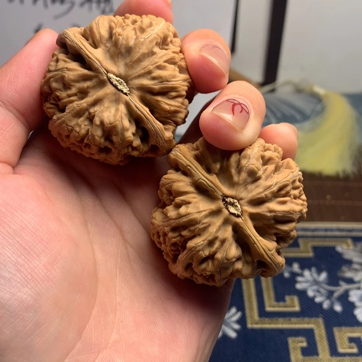 吊坠文玩核桃?****?粗筋