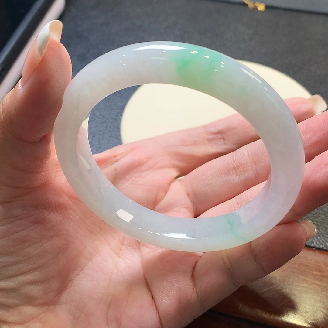 翡翠未镶嵌手镯糯冰飘绿大圈口正圈