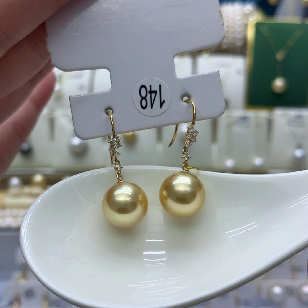 18K金镶嵌海水珍珠耳饰
