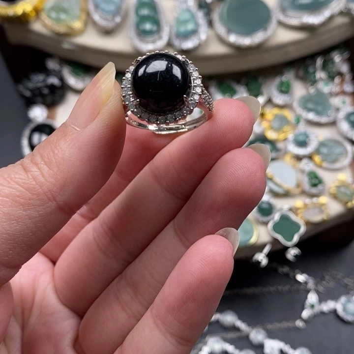 翡翠颈饰未镶嵌翡翠