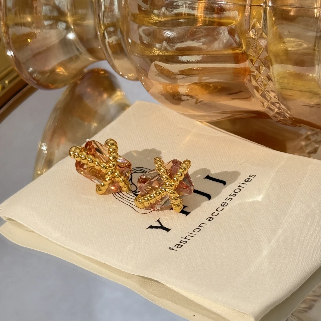 黄铜锆石耳饰 胡子小妞  时尚复古耳钉 250505