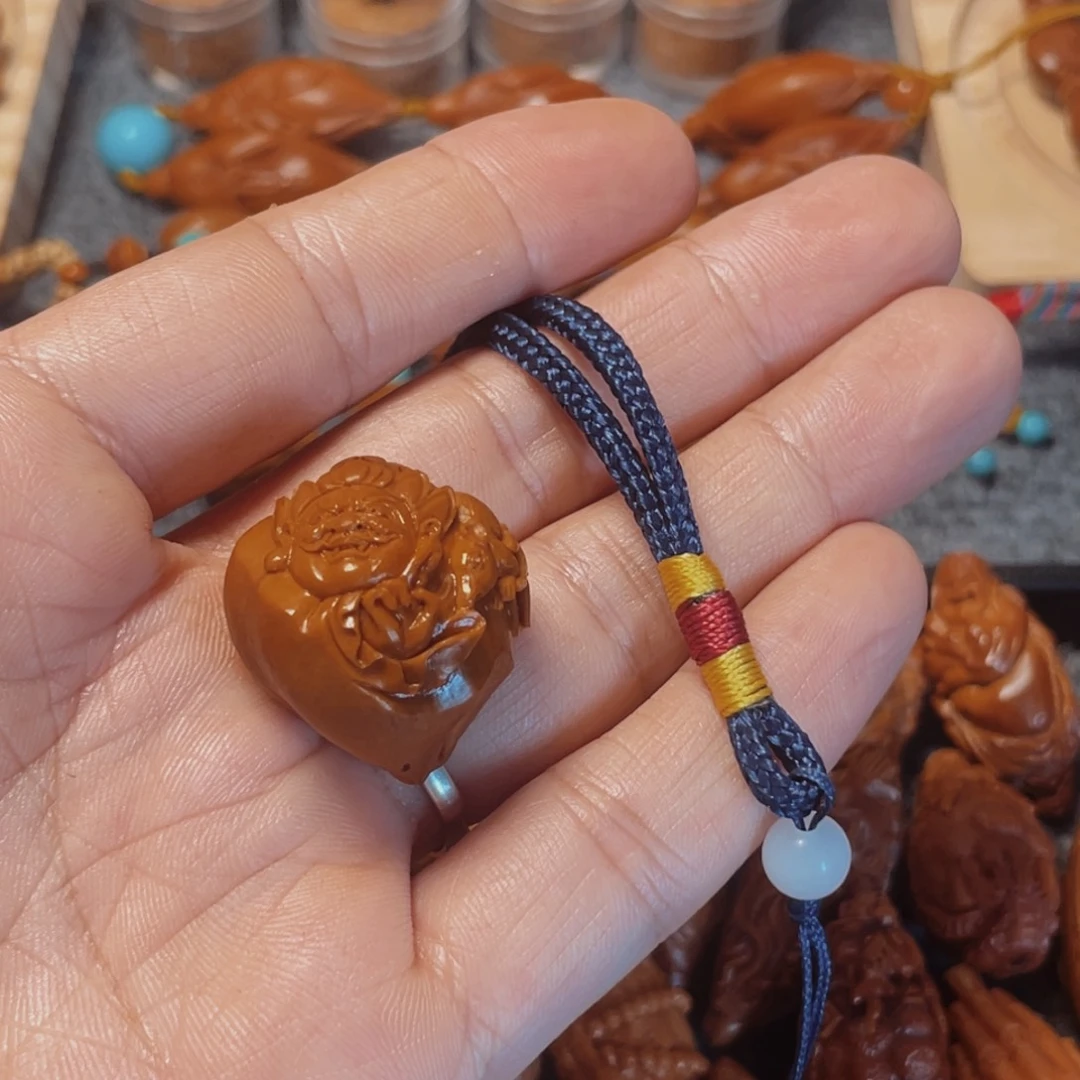 橄榄核吊坠黄财神8888888