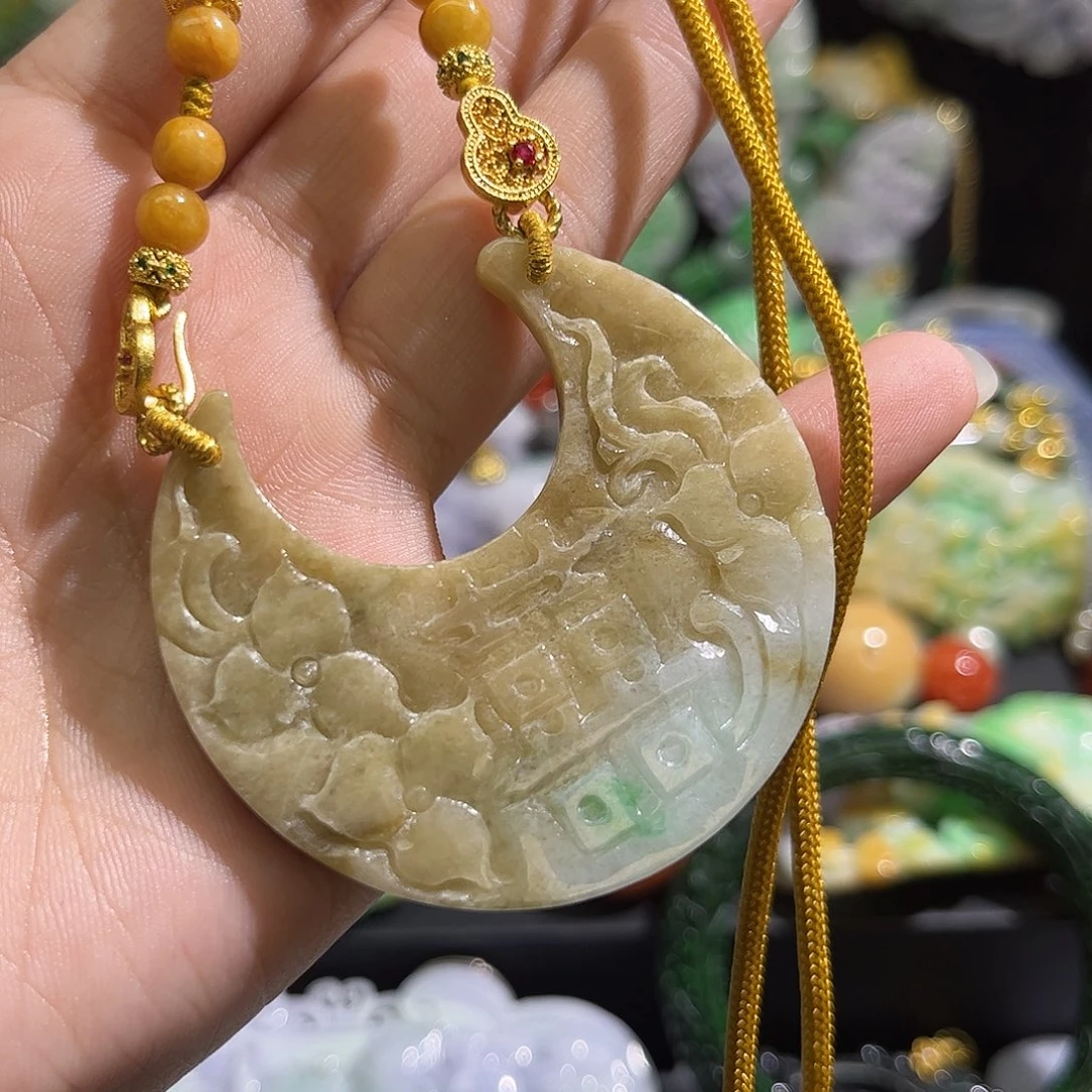 翡翠未镶嵌颈饰待编织