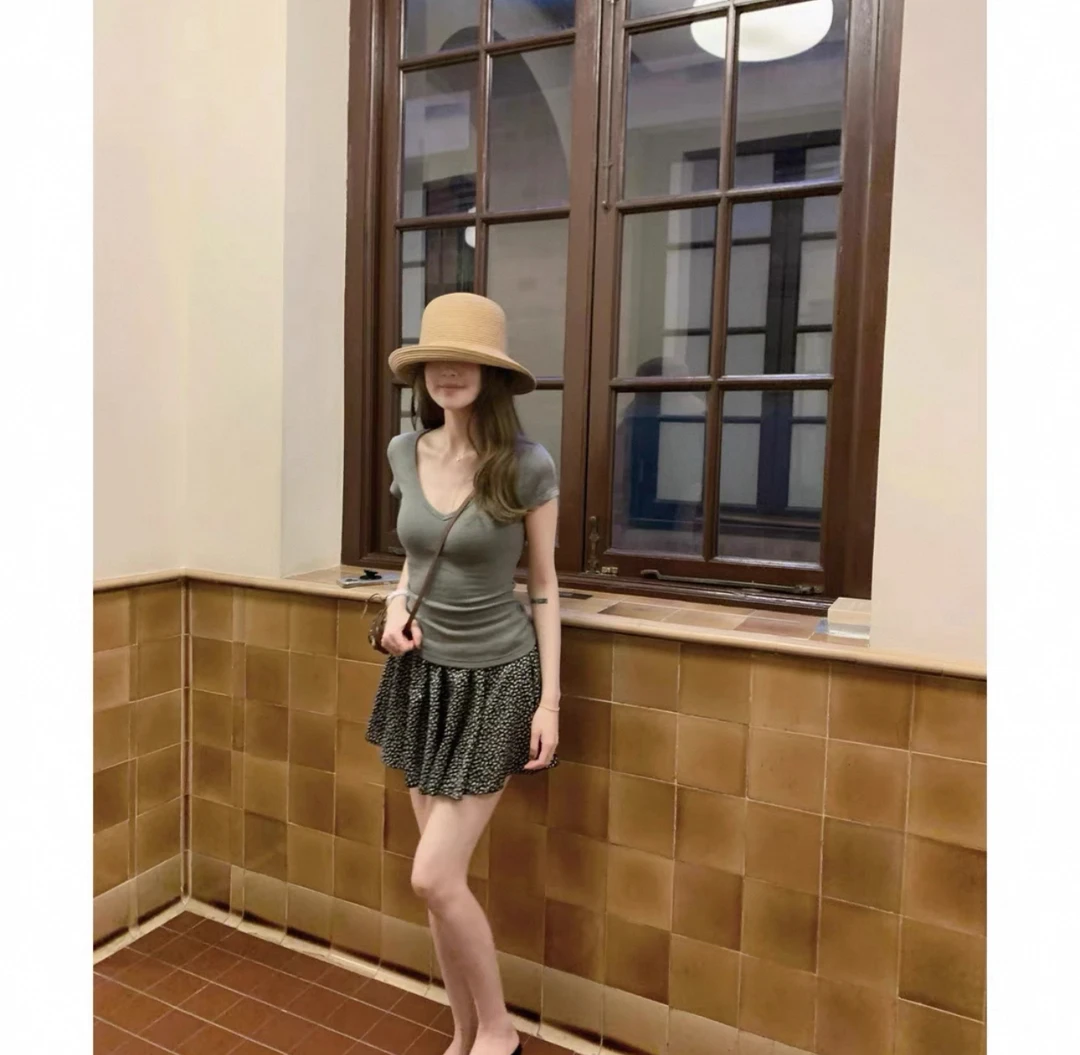 米糯糯黑花短裙子 659