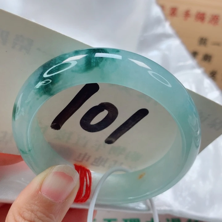 J***a翡翠手镯（贵妃镯）未镶嵌冰飘花