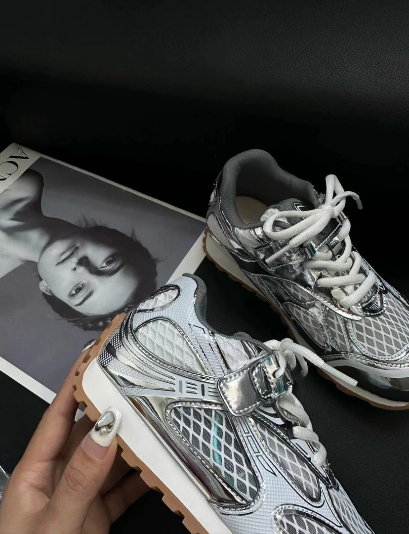 夏季升级版银色菱格单网网鞋 模特穿36码，