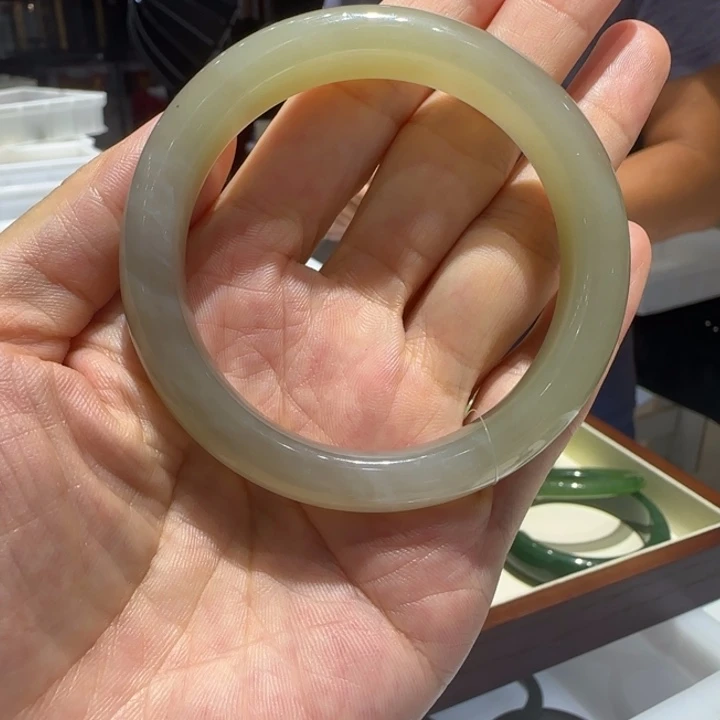 未镶嵌手镯和田玉615