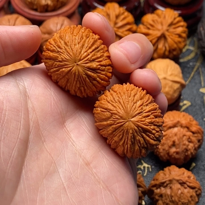 文玩核桃吊坠猴头