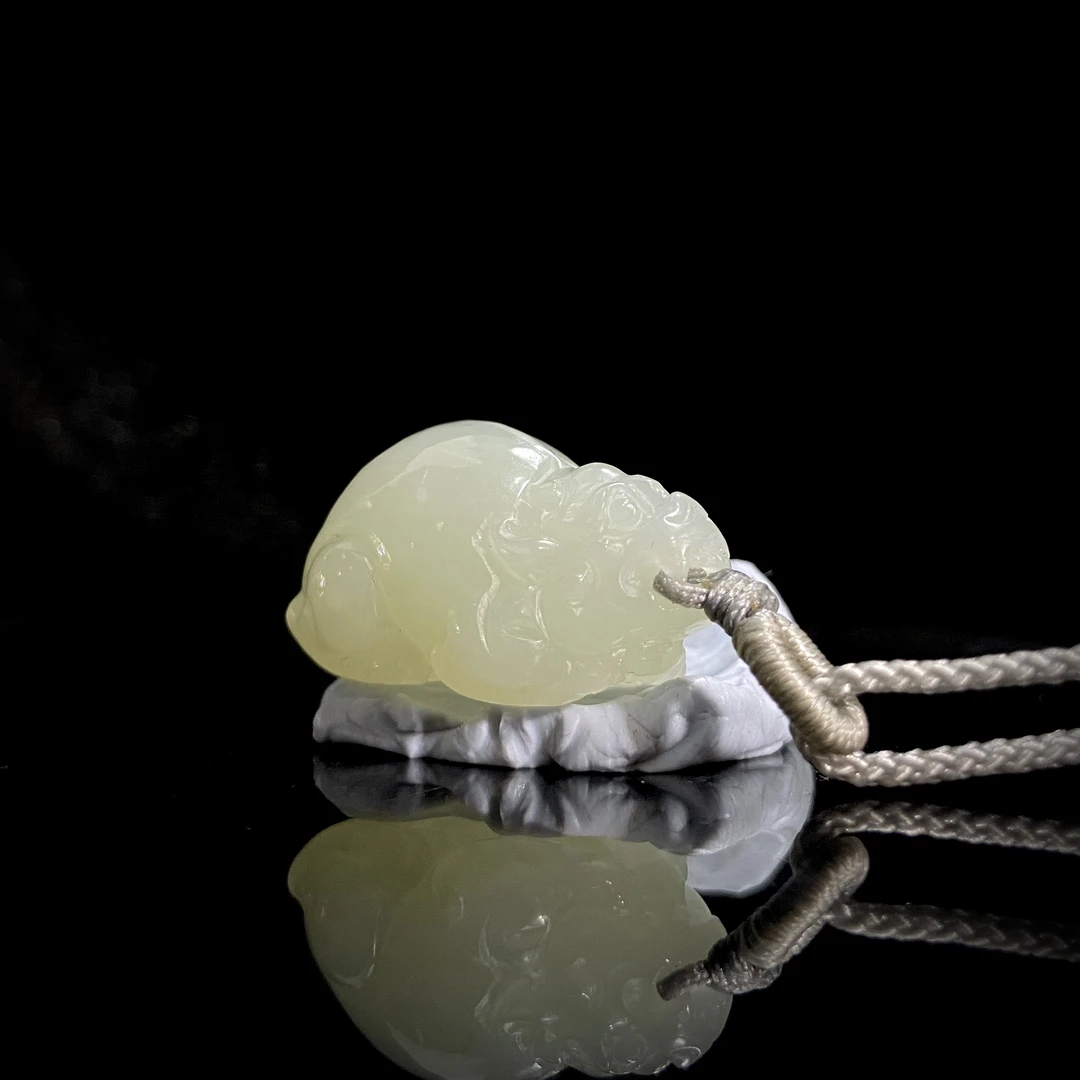 GY0033和田玉貔貅吊坠