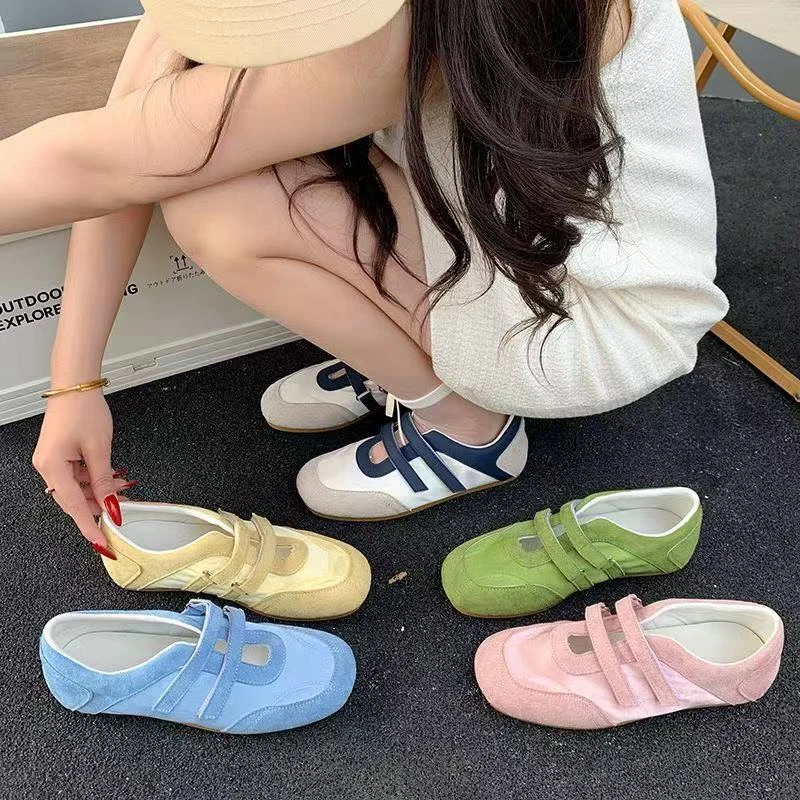 法式复古魔术贴圆头浅口单鞋女2025年新款德训鞋配裙子平底豆豆潮