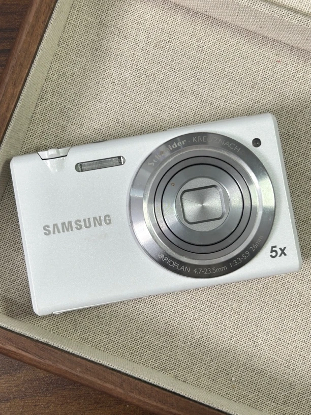 9新 Samsung/三星 MV800 屏幕瑕疵 白色自拍神器高清数码相机