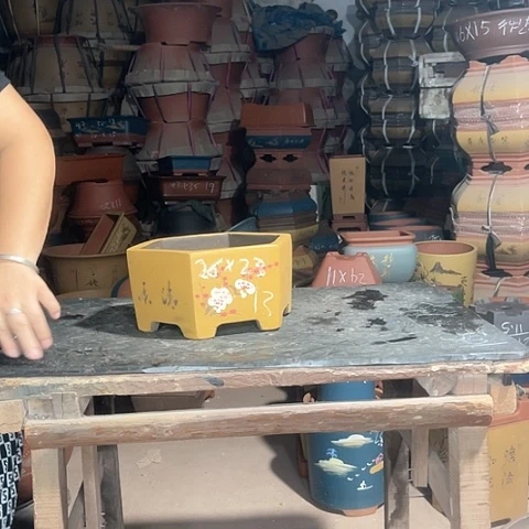 紫砂花盆一个黄色