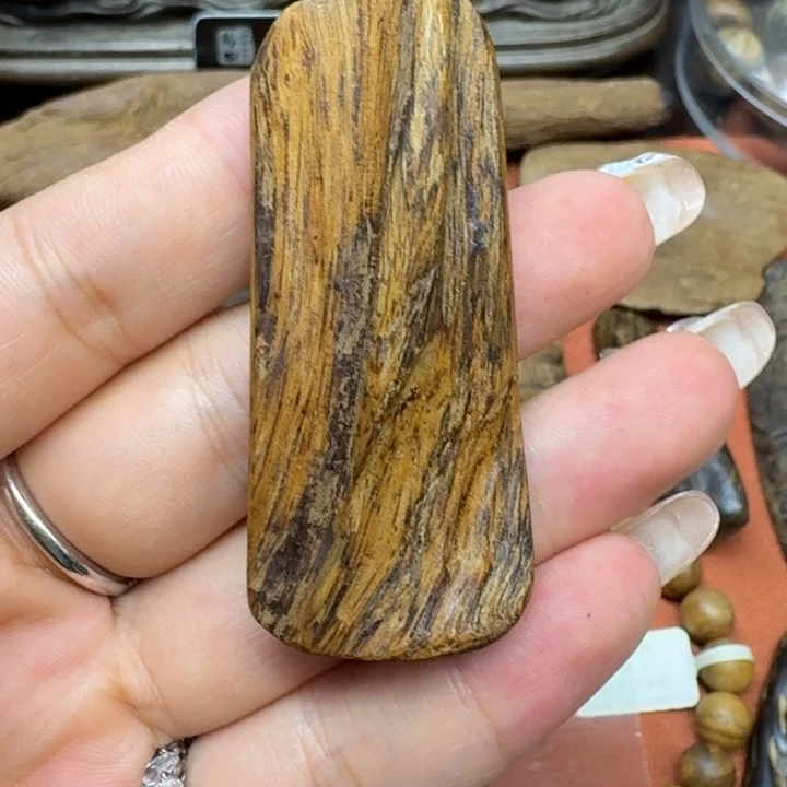 大叶紫檀（黑酸枝木类）