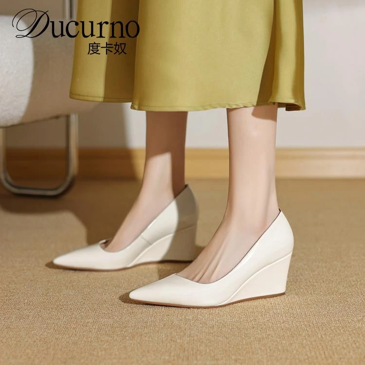 坡跟浅口单鞋女2025时尚新款真皮尖头不累脚高跟鞋法式通勤工作鞋