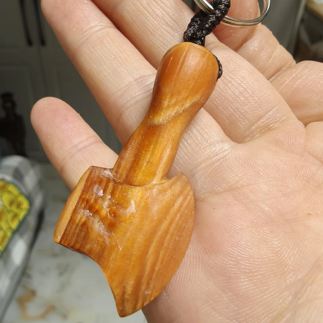 长白山红松铁皮雷击木开运斧钥匙扣 书包挂件尺寸5.0天然随机发