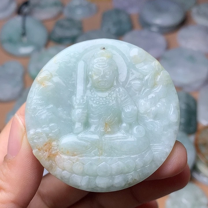 翡翠未镶嵌颈饰不动明王