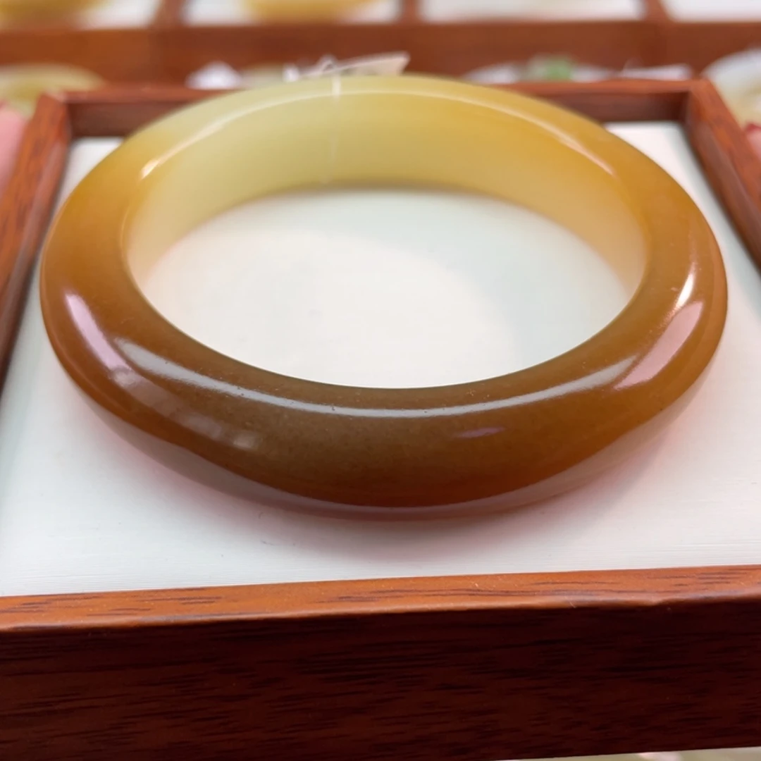 【闪购商品】和田玉手镯未镶嵌57