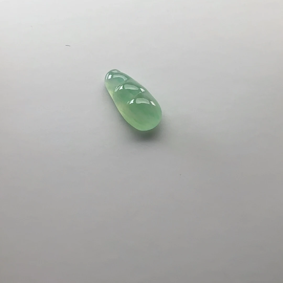 翡翠未镶嵌颈饰豆子