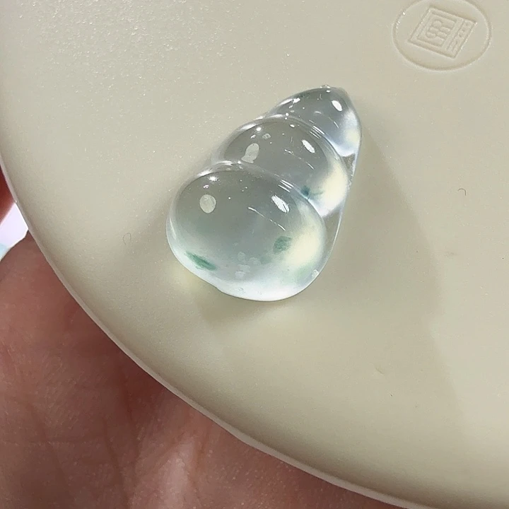 翡翠未镶嵌颈饰豆子