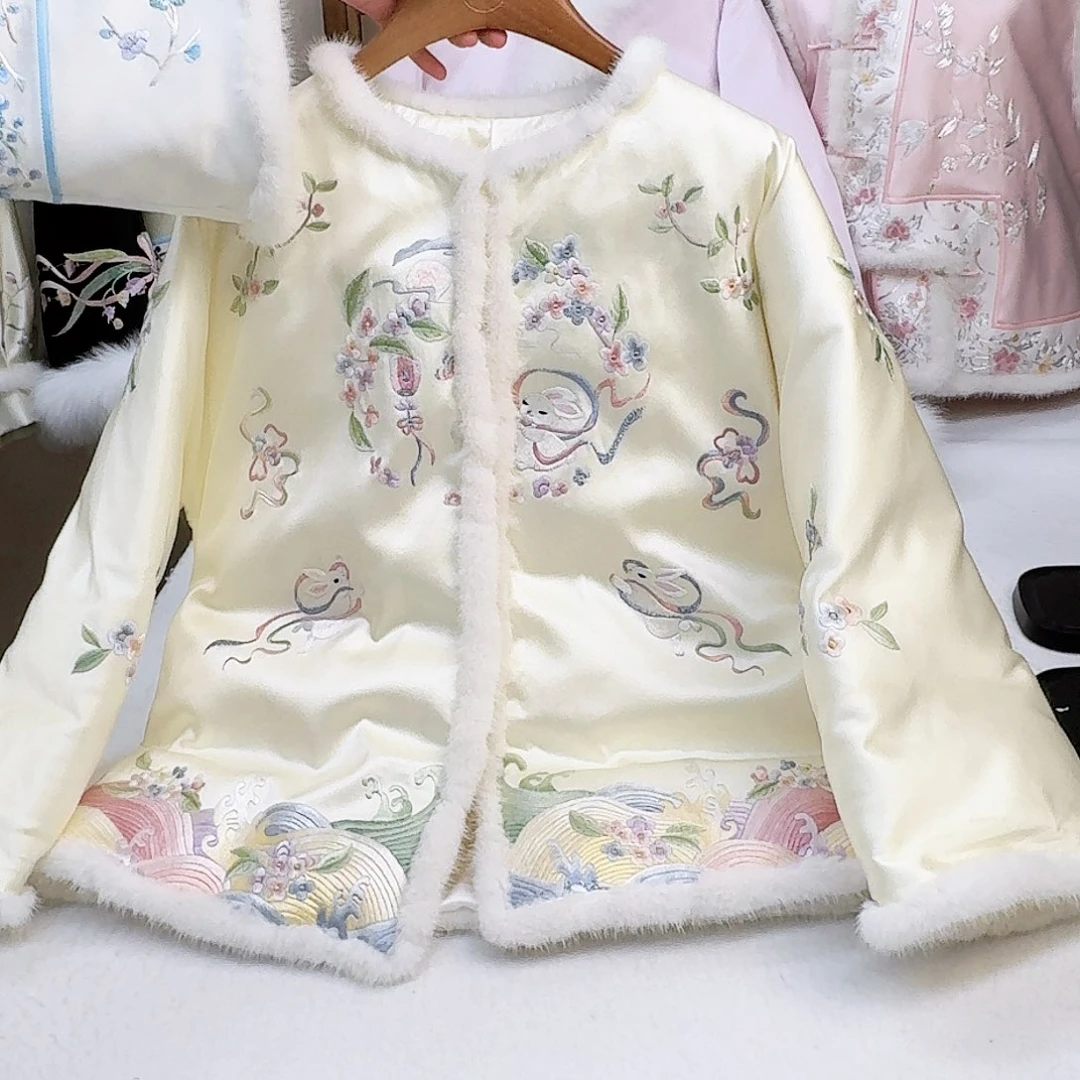 织绣真丝羽绒服 小萌兔